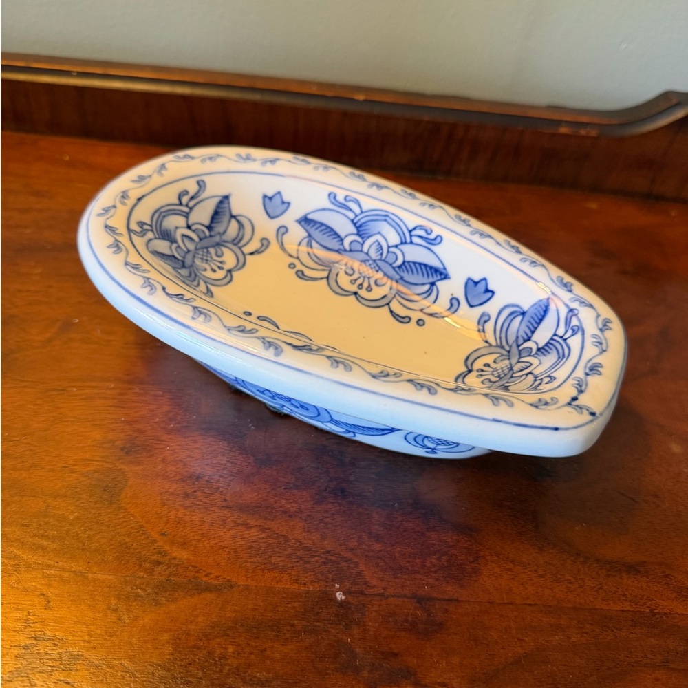 Chinoiserie Blue and white ceramic soap dish
